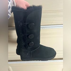 Black Uggs size 7